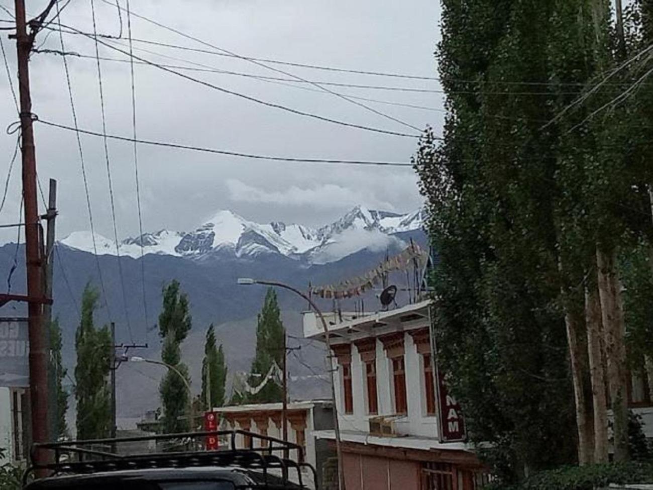 Hotel Sky Desert - Leh Ladakh Ut Екстер'єр фото